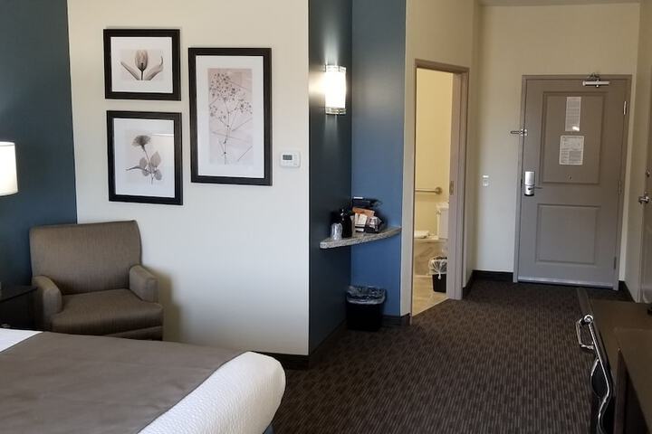 Room 12 of 38