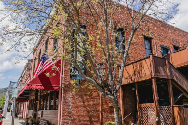 Historic Jacksonville Inn