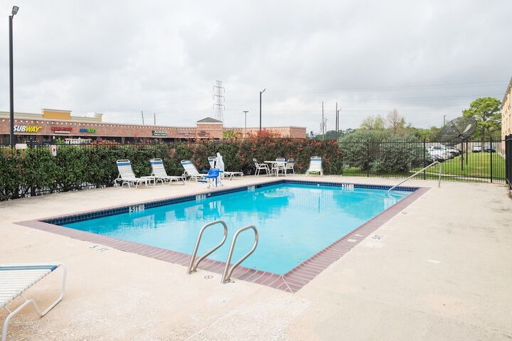 Pool 4 of 38