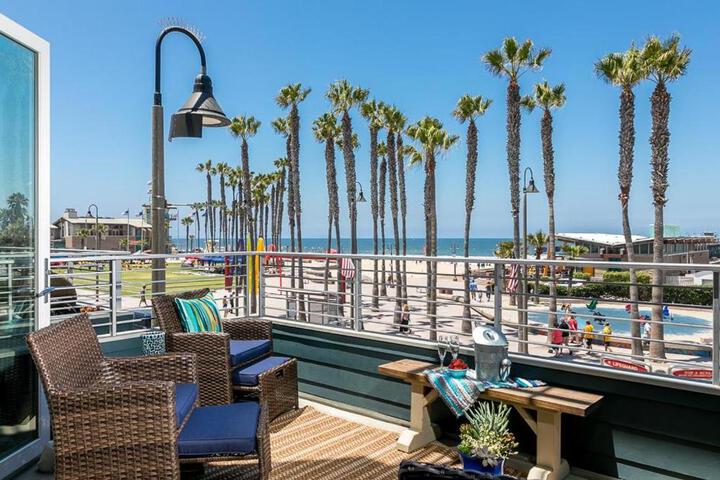 Ocean View 3 Bedrooms Condo just steps from the park, pier & water!
