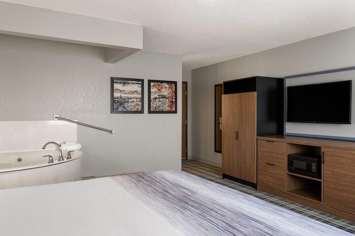 AmericInn by Wyndham Alexandria