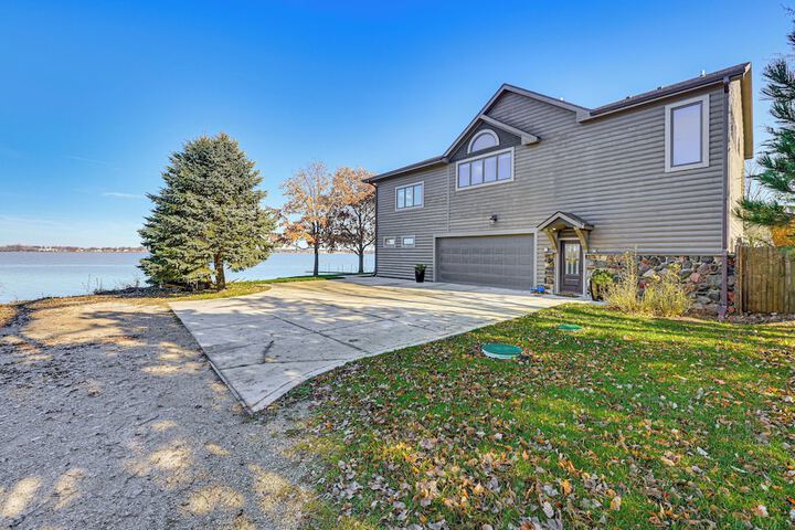 Waterfront Home w / Boat Dock & Deck in Storm Lake!