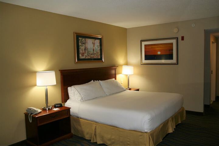 Room 12 of 32
