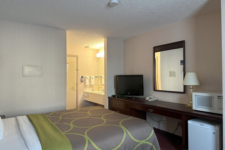 Room 33 of 96