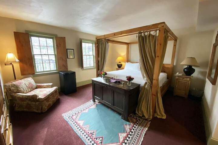 Room 18 of 28