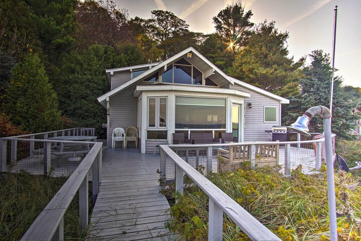 Lakefront Montague Cottage w / Deck & Beach!
