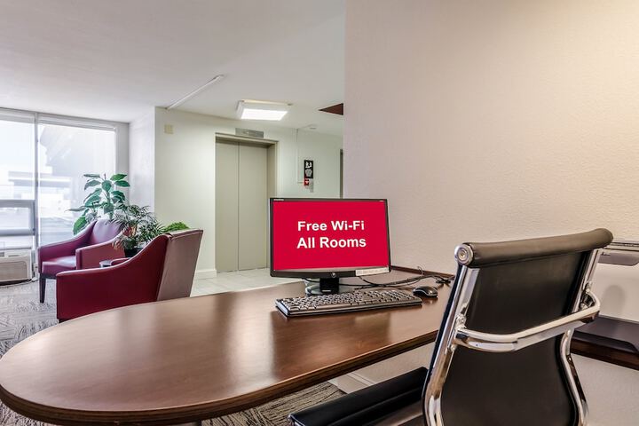Red Roof Inn PLUS+ Wichita East