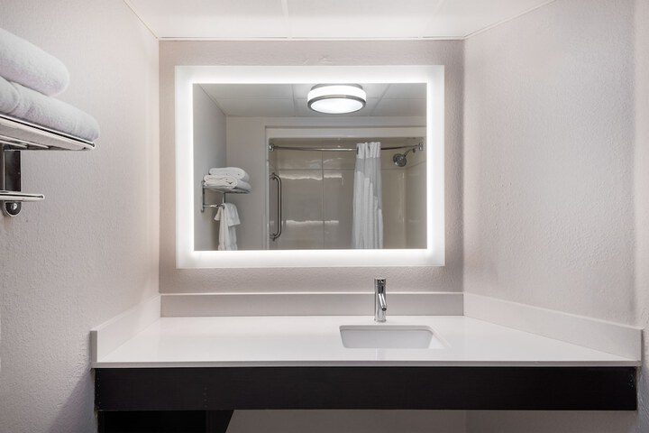 Room 8 of 42