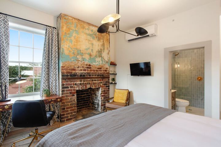 Room 83 of 164