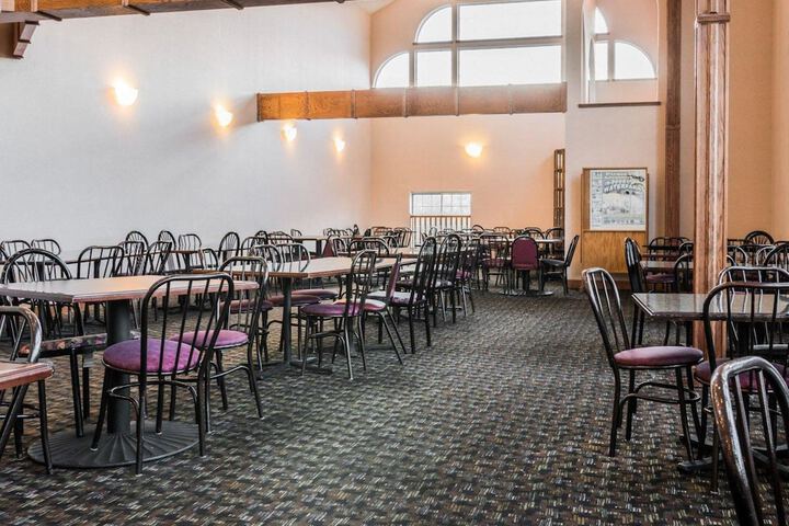 Clarion Hotel Mackinaw City Beachfront