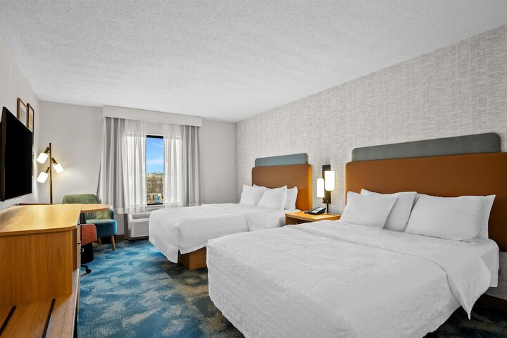 Hampton Inn & Suites Detroit-Canton