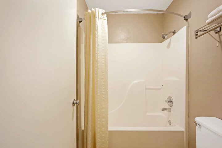 Room 8 of 15