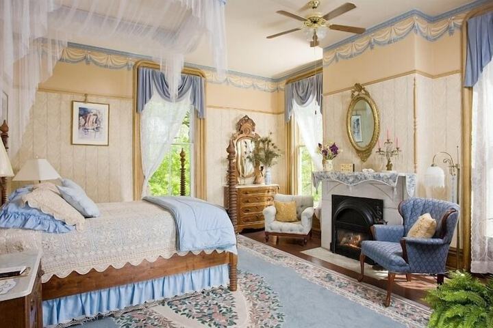 Garth Woodside Mansion B & B