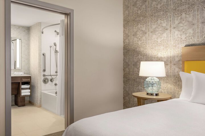 Room 16 of 38
