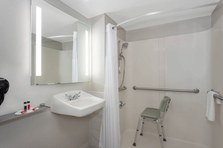 Room 15 of 25
