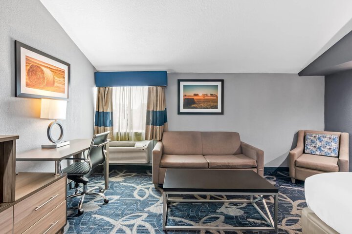 Quality Inn Shawnee North I-40