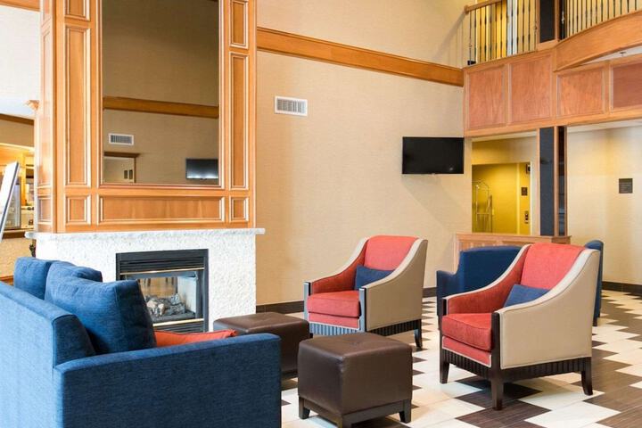 Comfort Suites Benton Harbor - St. Joseph