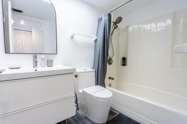 Bass & Sun Condominium 2 / 2 Bedroom
