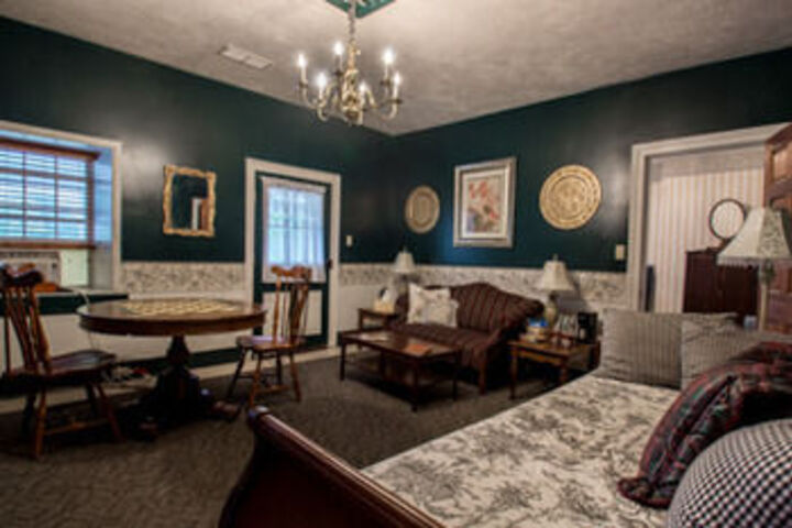 The Historic Fairfield Inn