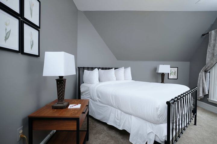 Room 83 of 185