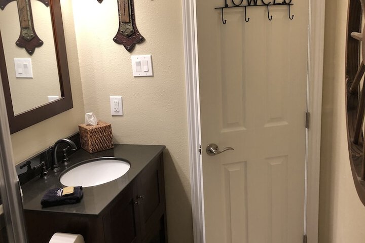Room 33 of 41