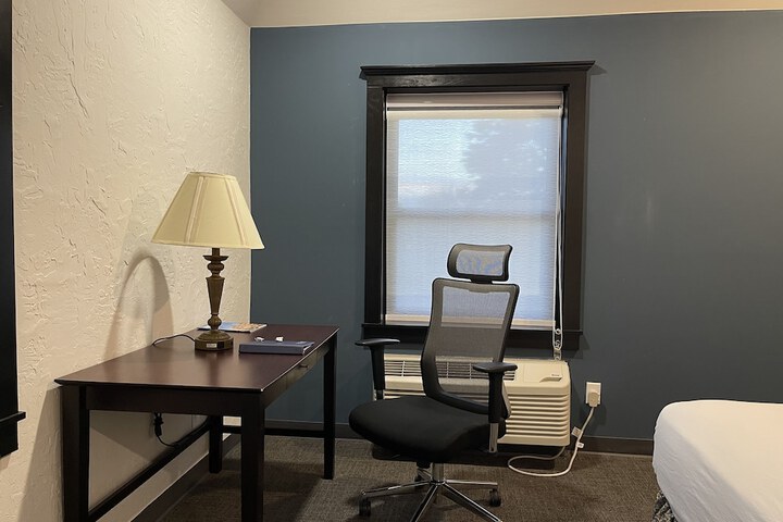 Room 64 of 105