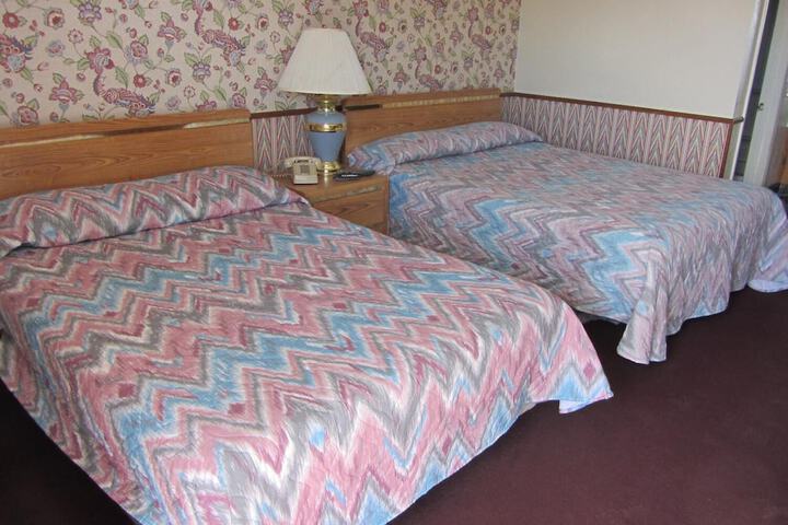 Warrick Plaza Inn