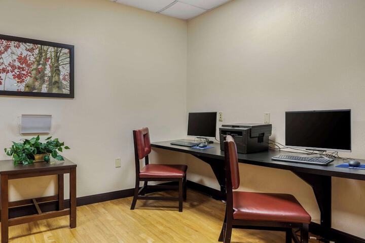 Business Center 39 of 39