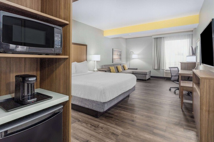 Room 30 of 60