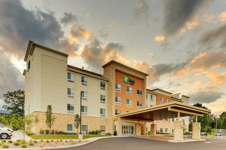 Hotel 3 of 75
