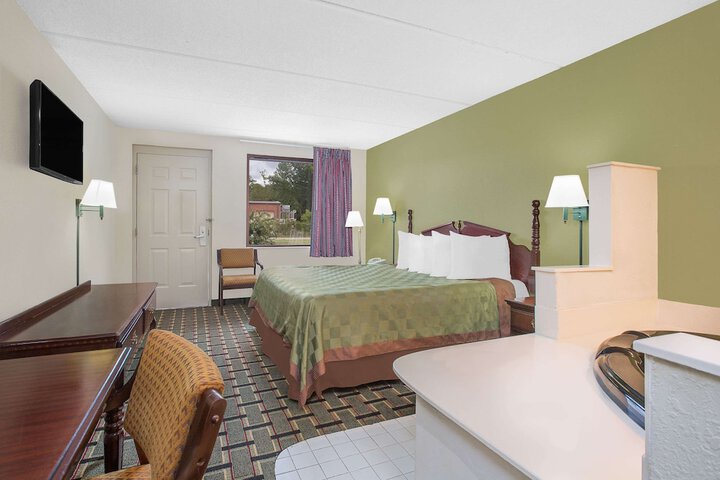 Room 11 of 14