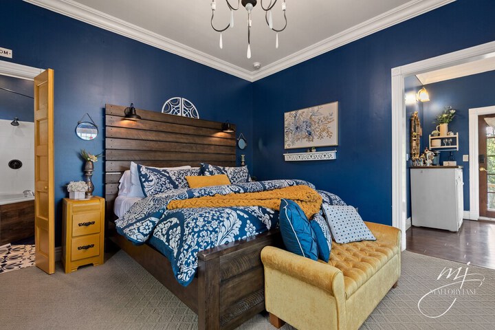 Room 10 of 29