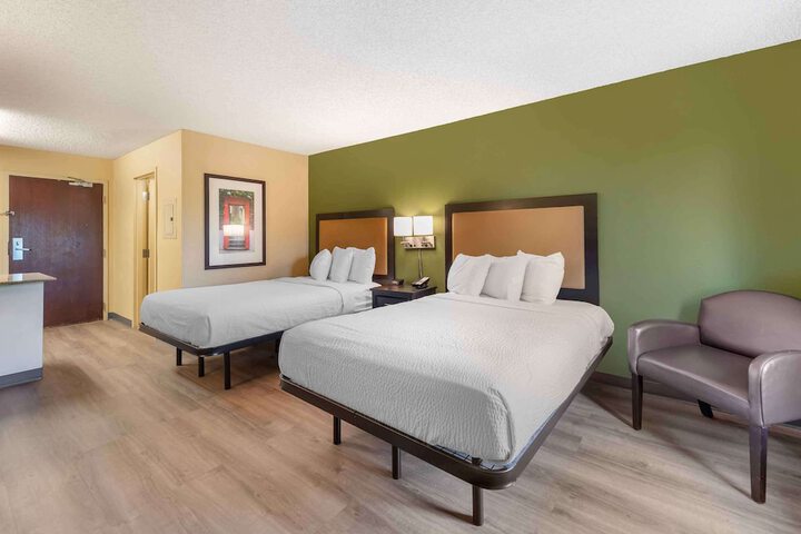 Room 18 of 33