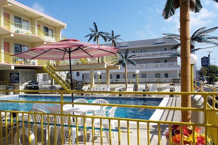Golden Rail Motel