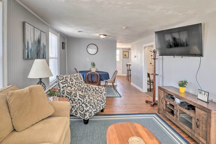 Downtown Canandaigua Apt: 1 Mi to Lake & Pier!