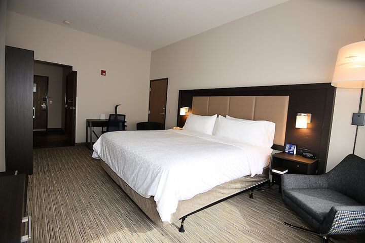 Holiday Inn Express & Suites Ashland by IHG