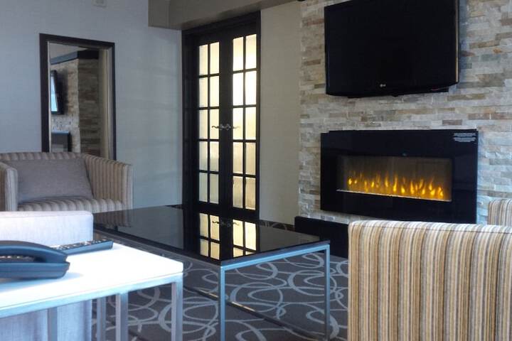 Crowne Plaza Kitchener-Waterloo by IHG