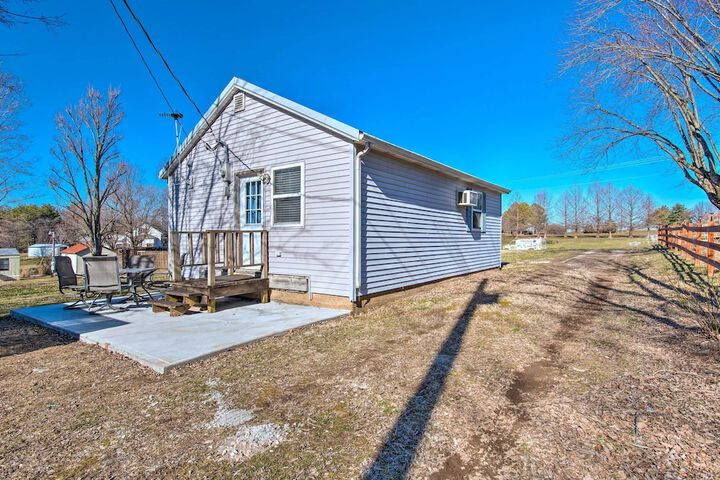 the Brewer Guesthouse Tiny Home w / Patio & Yard!