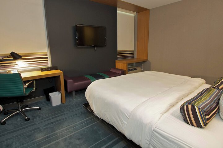 Room 18 of 50