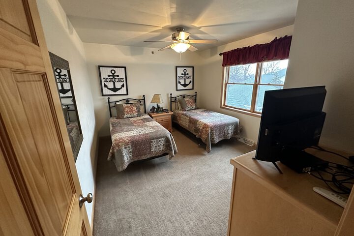 Room 76 of 136