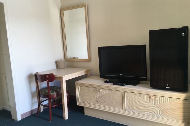 Room 5 of 13