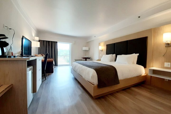 Room 13 of 27