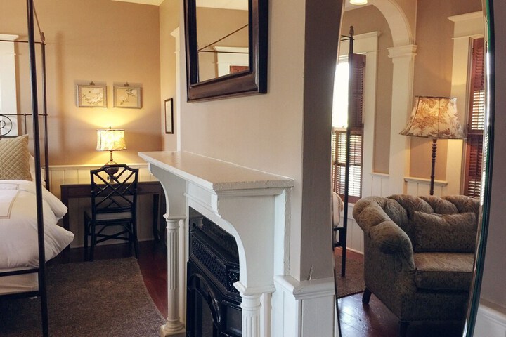 Room 18 of 24