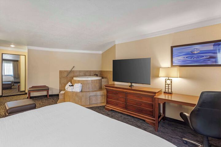 Best Western Plus Landmark Inn
