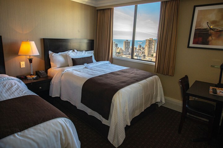 Room 151 of 242