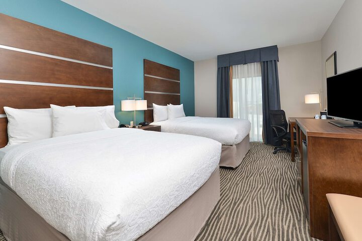 Hampton Inn & Suites Des Moines Downtown