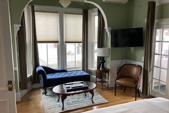 Room 44 of 65