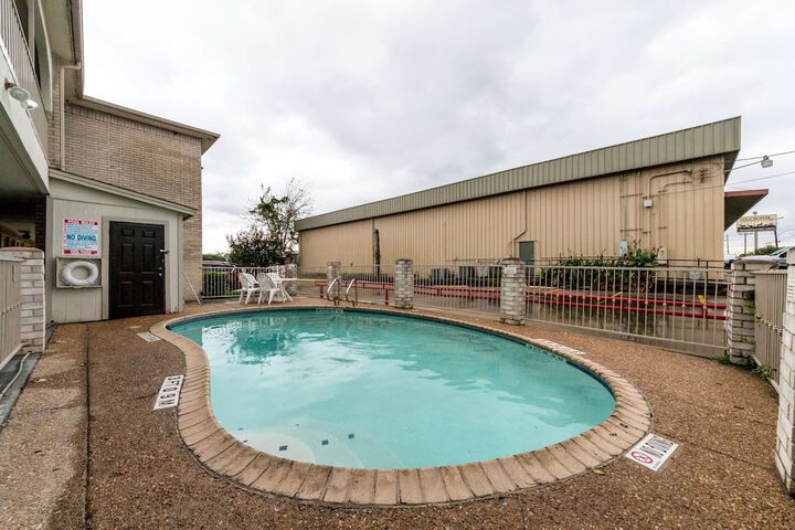 Pool 6 of 32