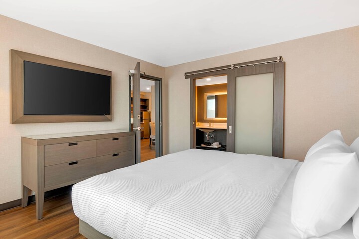 Cambria Hotel & Suites Plymouth
