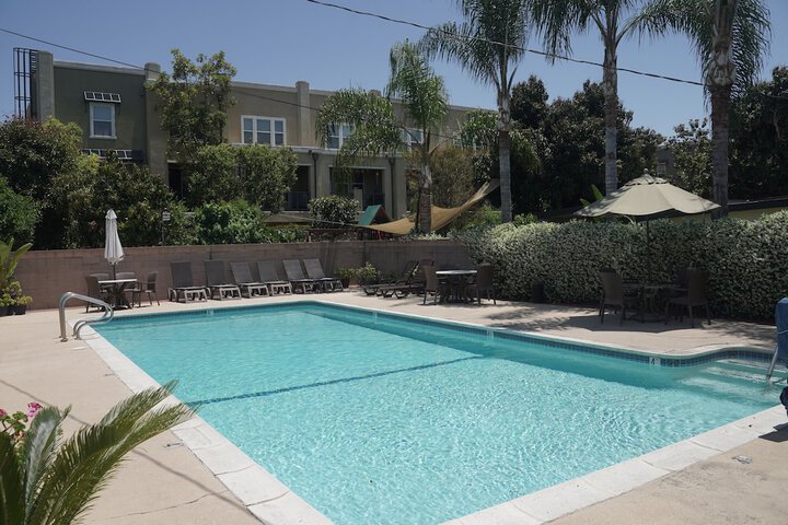 Harbor Inn & Suites